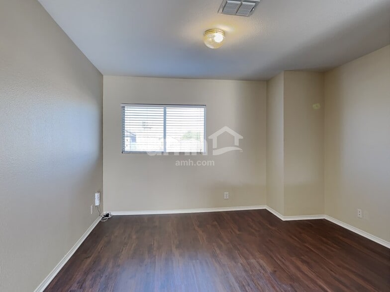 Building Photo - 8438 Silver Brush