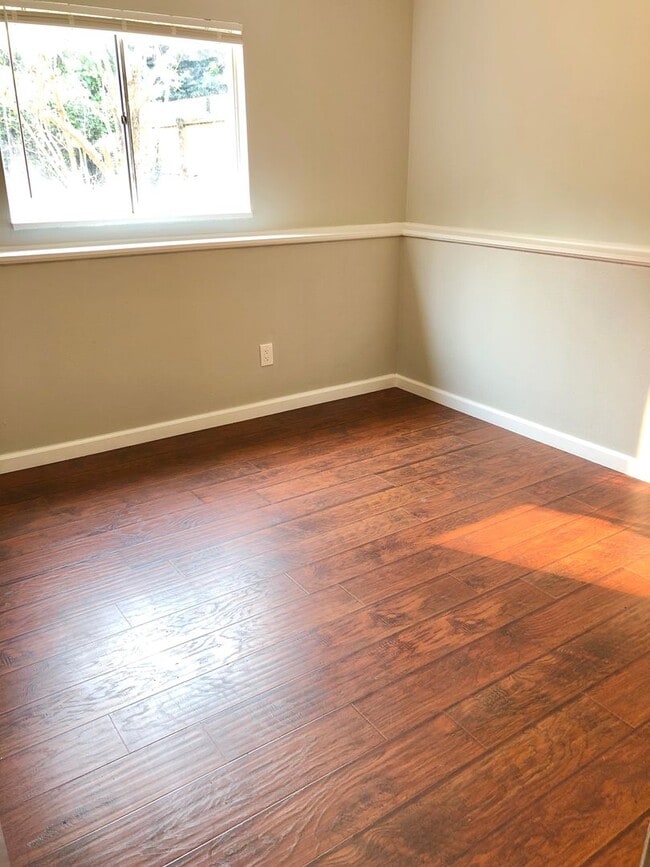 Building Photo - Spacious 4 Bed, 2 Bath House in West Fort ...