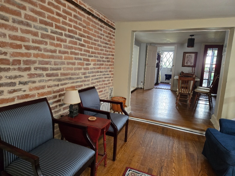 Building Photo - 906 Tyson St