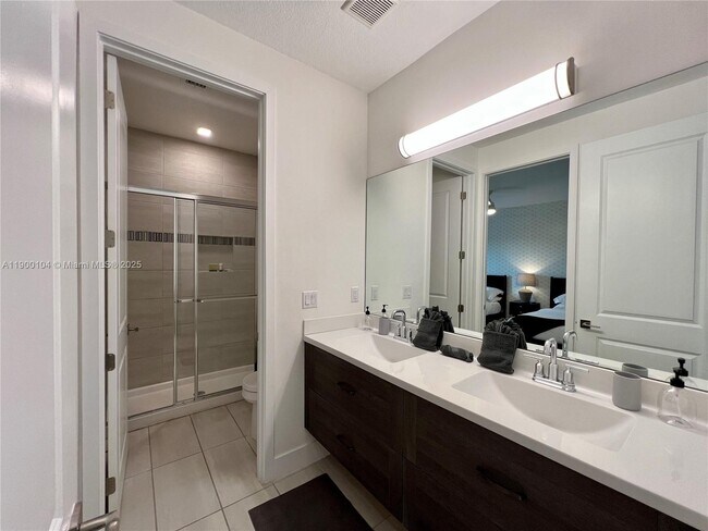 Building Photo - 11 NW 122nd Ave