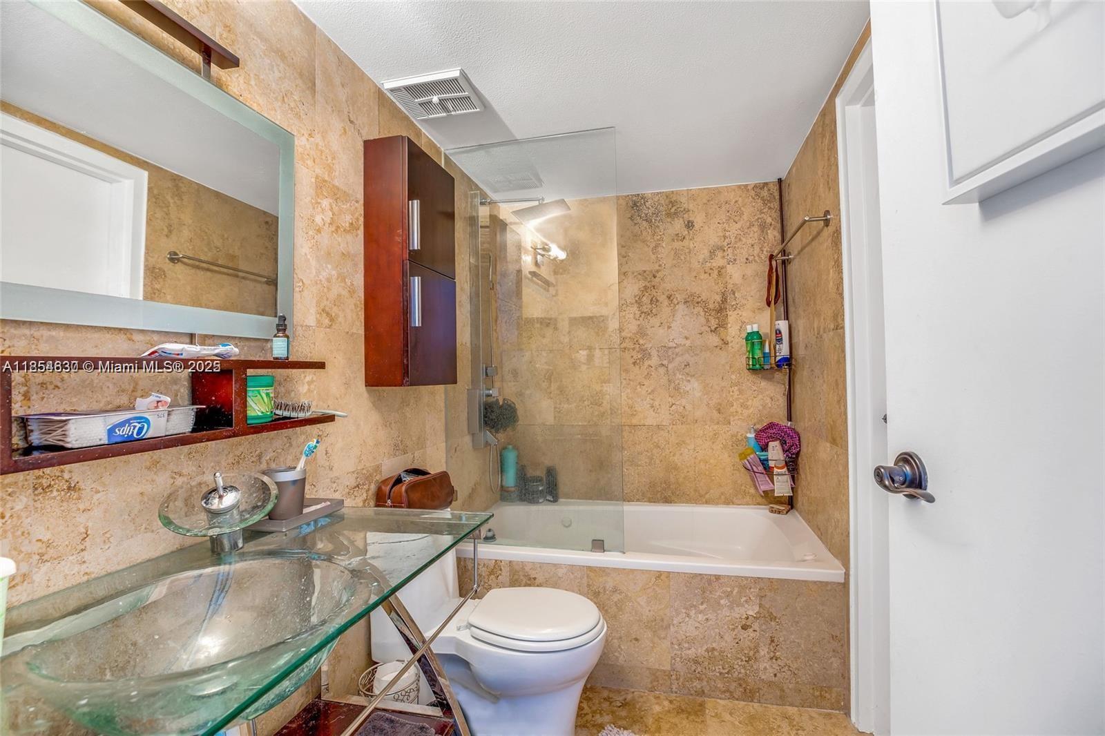 Building Photo - 1155 Brickell Bay Dr