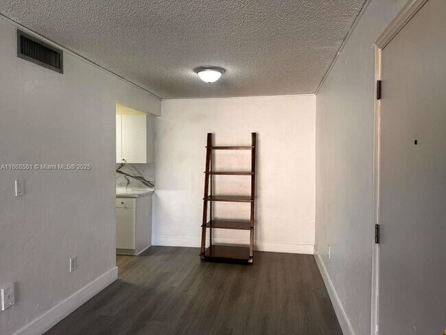Building Photo - 7231 Miami Lakes Dr