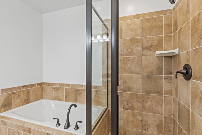Building Photo - 3 bedroom, 2.5 bathroom St. George Home