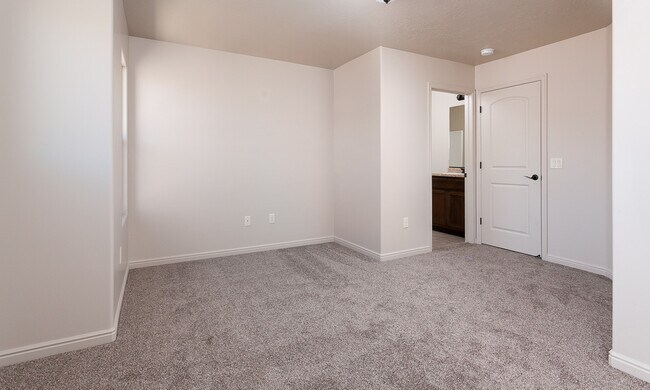 Building Photo - 3 Bedroom Townhome in The Cottages at Foss...