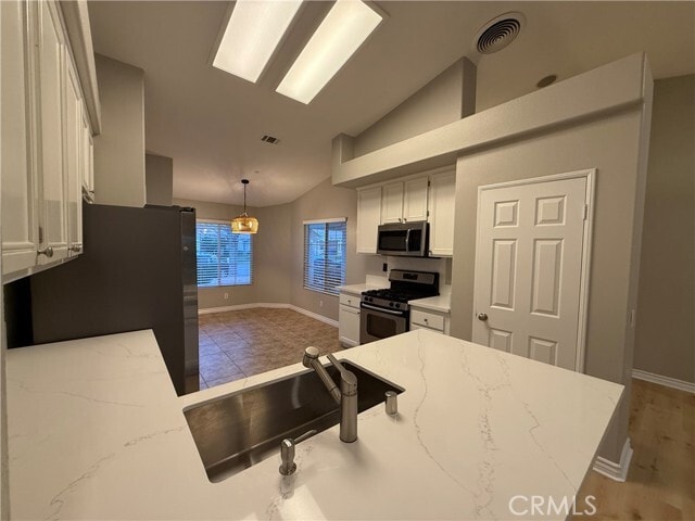 Building Photo - 15453 Sharon Ave