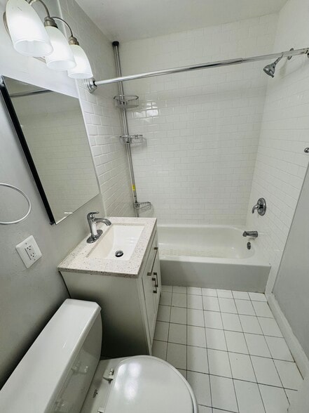 Building Photo - 5601 Parker House Ter