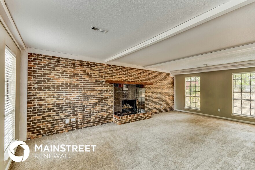Building Photo - 904 Pine Forest Cir