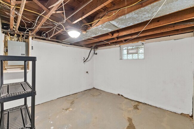 Building Photo - Charming 3-Bed Dutch Colonial with Modern Updates & Massive Yard – Minutes from German Village!