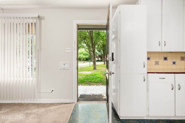 Building Photo - Charming One Bed One Bath In the Garden Di...