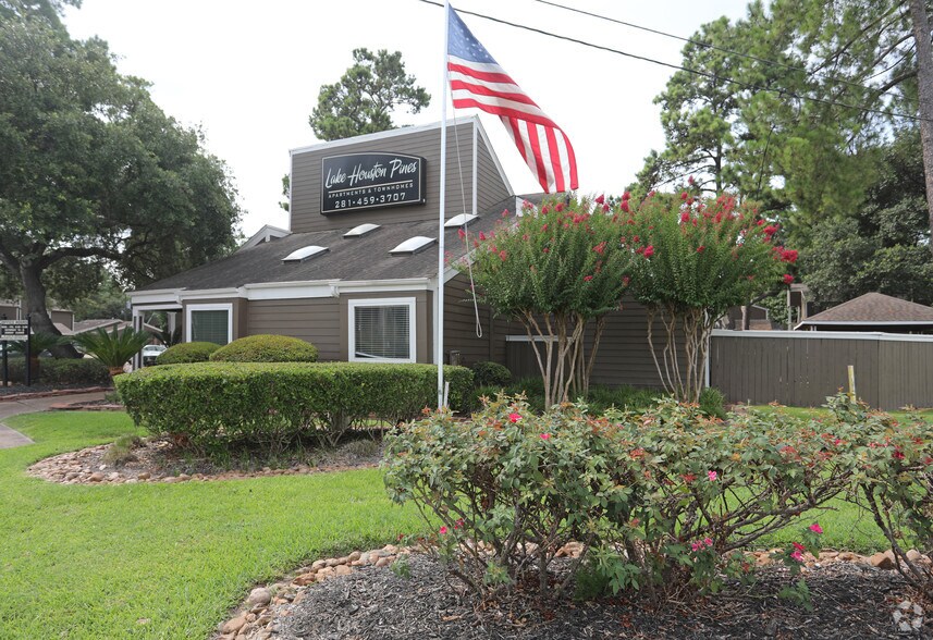 Lake Houston Pines 5830 Lake Houston Pky Houston TX 77049 Apartment