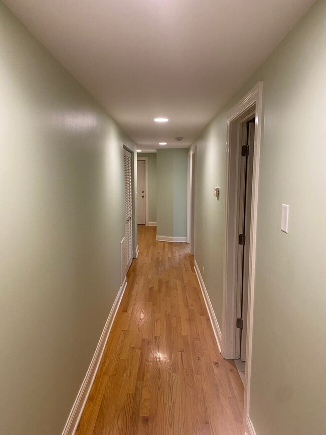 Building Photo - Amazing Renovated 2BED 2BATH