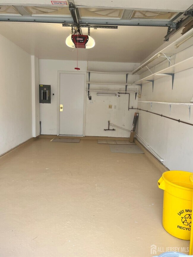 Building Photo - 111 Lloyd Ct