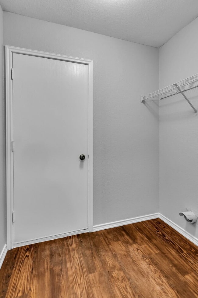 Building Photo - "Spacious 4-Bedroom Home – 2,085 Sq Ft For...