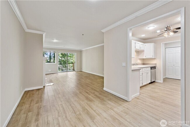 Building Photo - 2Bd/2Ba Bellevue Condo