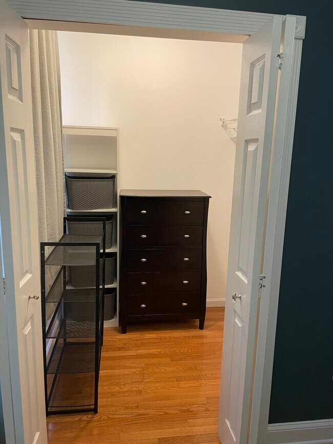 Building Photo - 15 Bond St