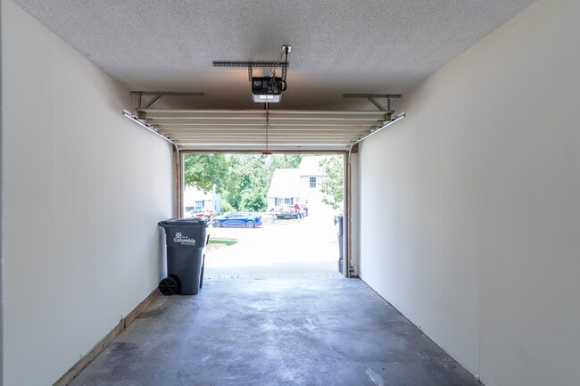 Building Photo - 202 Nikki Way