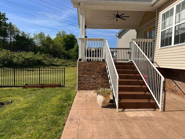 Building Photo - Beautiful 3 Bedroom 2 1/2 Bath Home For Rent!