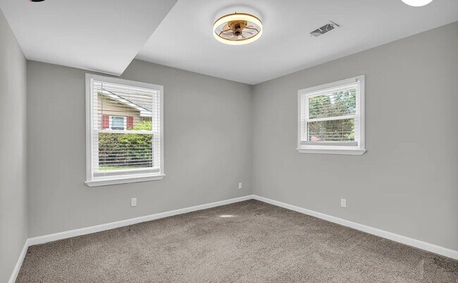 Building Photo - 474 Royal Oaks Terrace SW