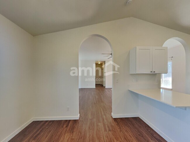 Building Photo - 1405 W Chance Ct