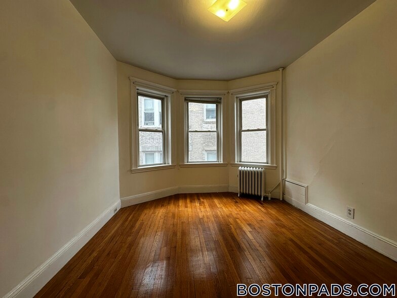 Building Photo - 229 Kelton St