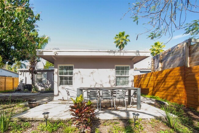 Building Photo - 1632 NW 6th Ave