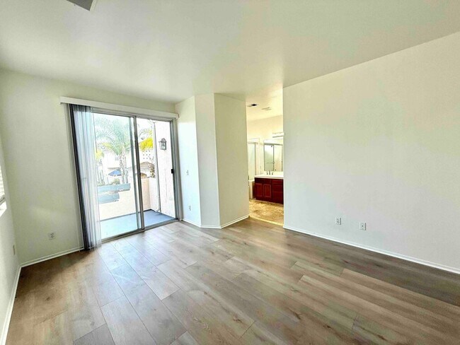 Building Photo - Gated Community - Updated Harbor City Townhouse - 3 bed / 2.5 bath