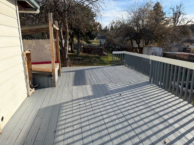 Building Photo - Hansen-PM-025-0262