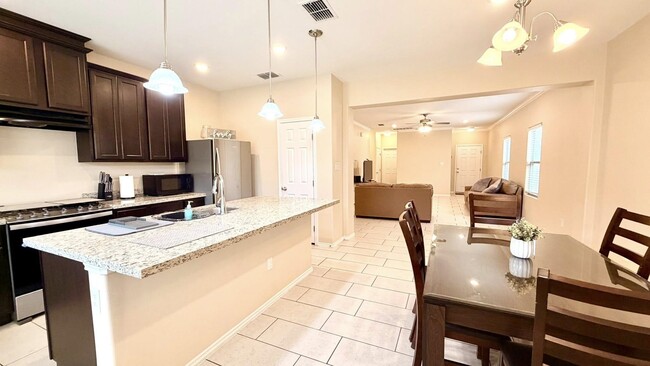 Building Photo - 11104 Santillana Loop