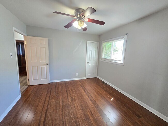 Building Photo - 3318 Moulton Ln