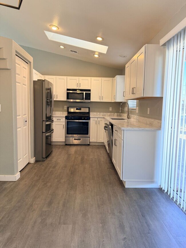 Building Photo - Three Bedroom Home with RV/Boat Parking ~ Prescott Valley