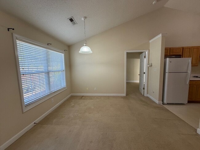 Building Photo - Elon / Townhome