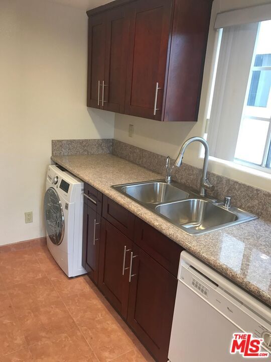 Building Photo - 1652 Colby Ave