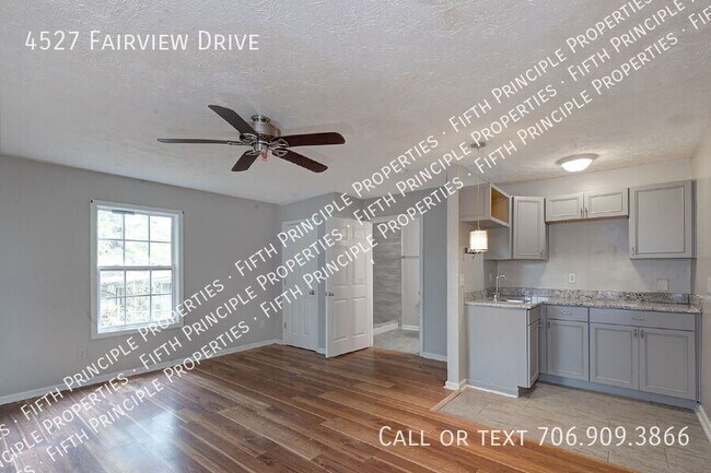 Building Photo - 4527 Fairview Dr