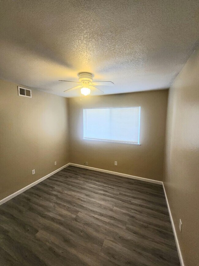 Building Photo - 5274 Heritage Dr