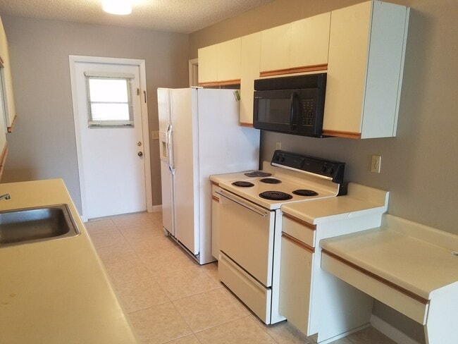 Building Photo - Spacious 2-Bedroom, 2-Bathroom Condo in Winter Haven