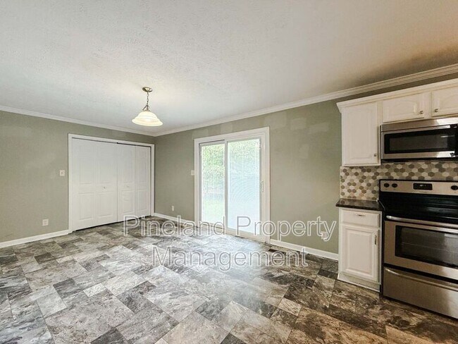 Building Photo - 6151 Wynnwood Dr