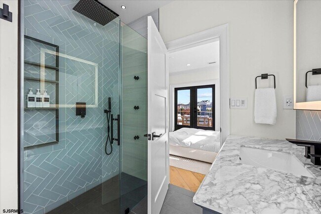 Building Photo - 31 Seaside Ct