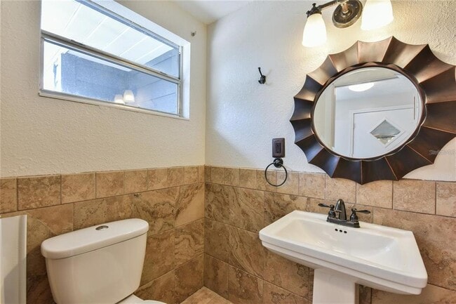 Building Photo - 1828 SE Lake Weir Ave