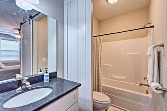 Building Photo - 1117 Greenwood Alley