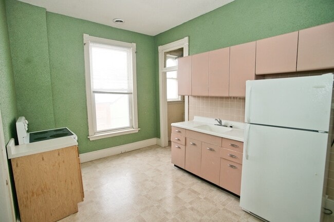 Building Photo - 704 N 3rd St