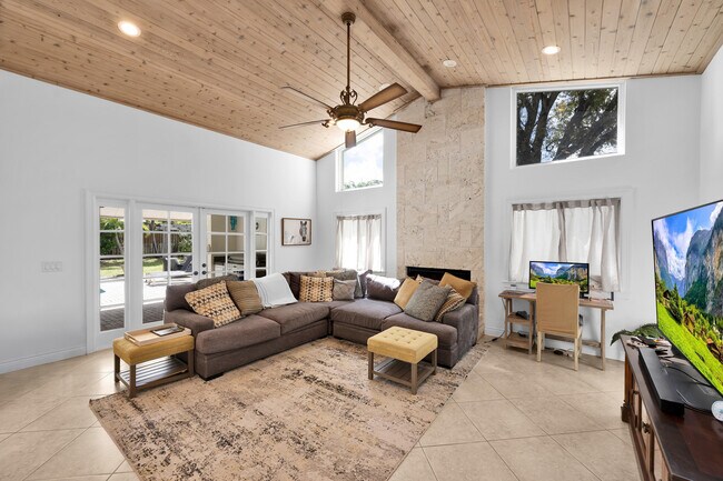 Building Photo - 4320 St Charles Way