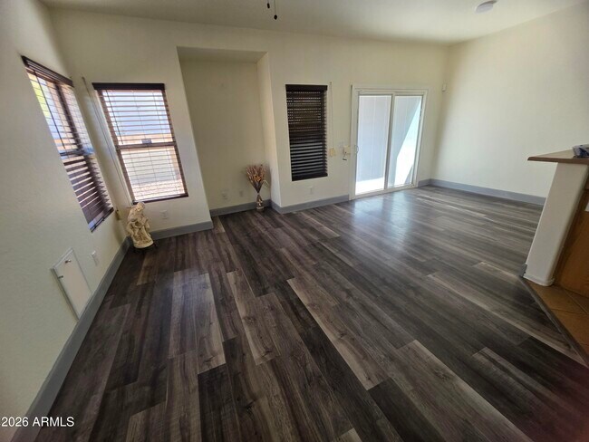 Building Photo - 10617 W Coronado Rd