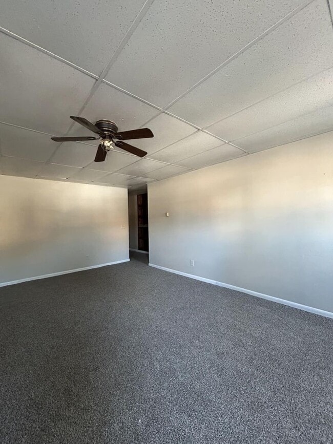 Building Photo - 231 W Poplar St