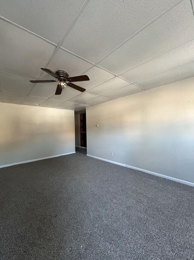 Primary Photo - 231 W Poplar St