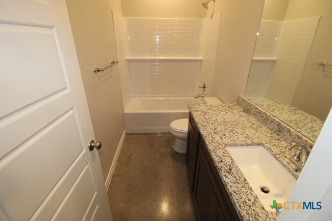Building Photo - 640 Pacific Crest Trl