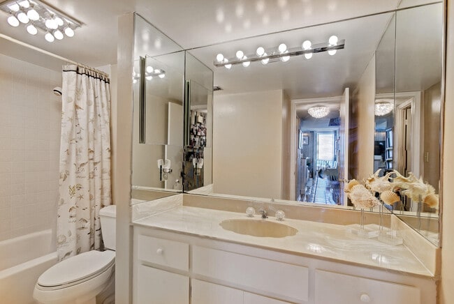 Building Photo - 5550 N Ocean Dr