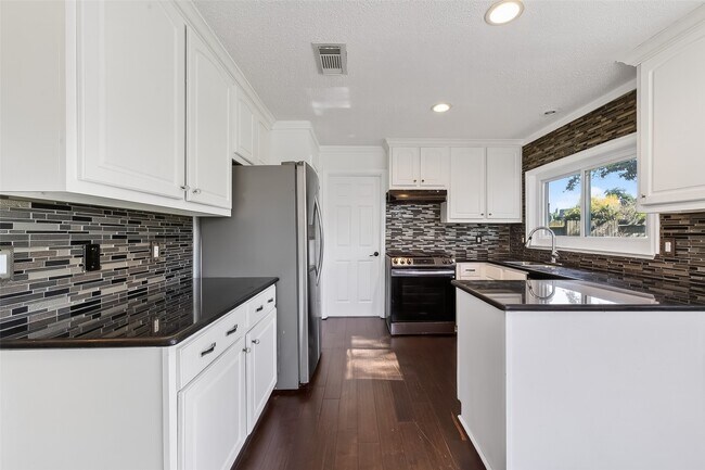 Building Photo - 13327 Harpers Bridge Dr