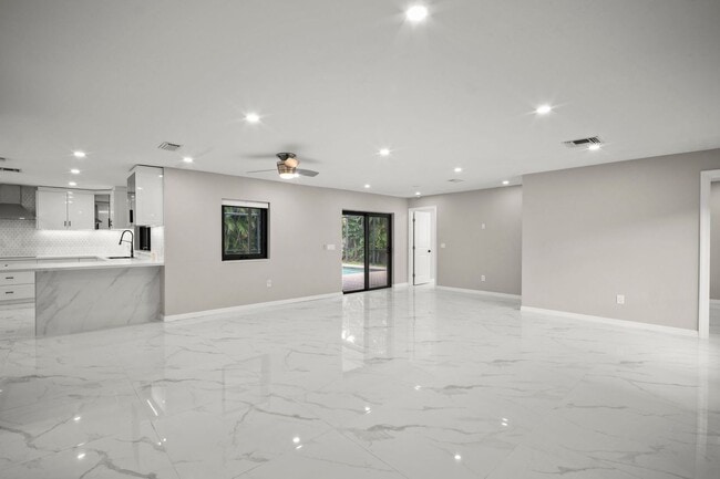 Building Photo - POOL HOME - 4 Bed / 3 Bath Annual Rental
