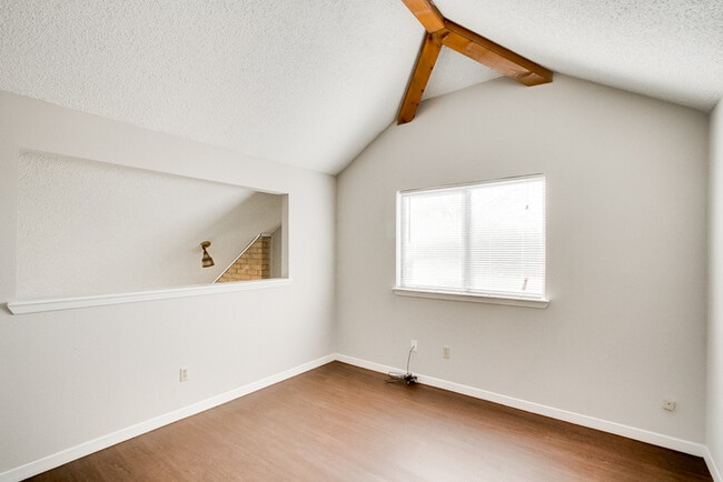 Building Photo - No Application Fees* $500 Off 1st Months R...
