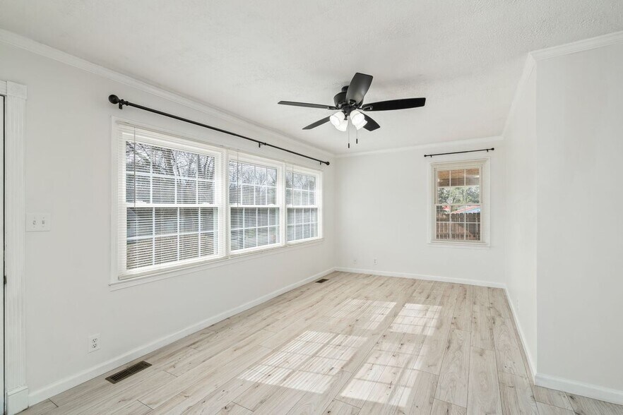 Building Photo - 331 Sarvis Dr